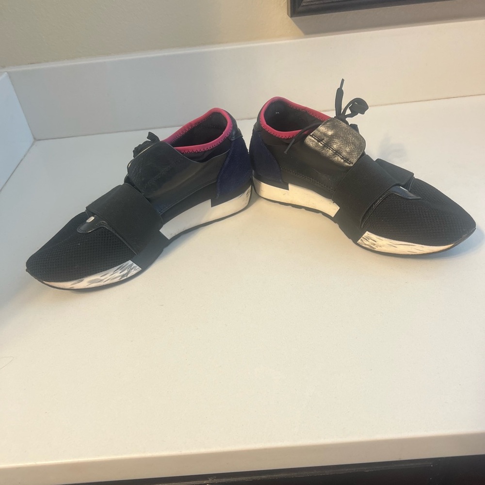 Balenceaga Women's Black Slip-On Runner with Pink Trim. Size 39 - Picture 3 of 6